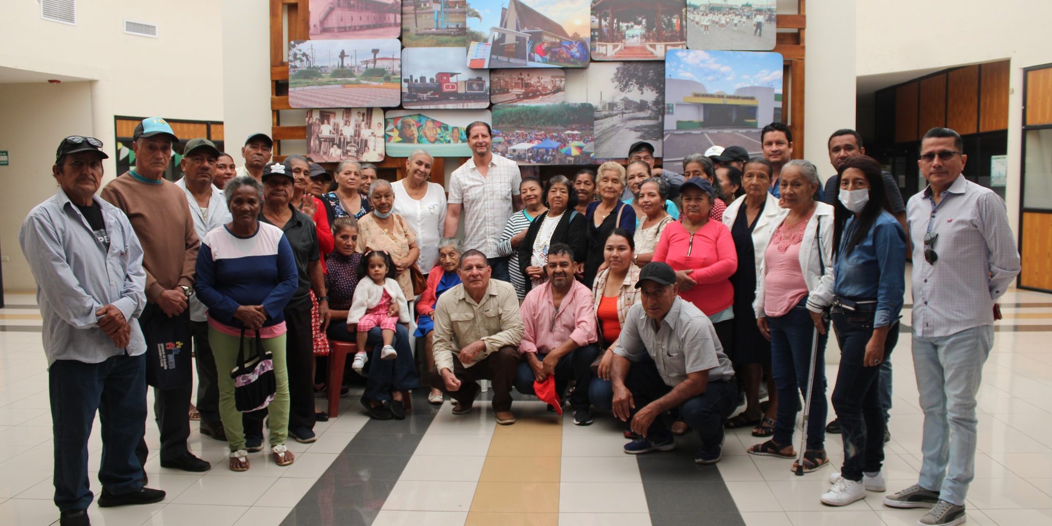 ADULTOS MAYORES DEL SECTOR LA ISLA DISFRUTARON DE HERMOSO PASEO 27 Oct