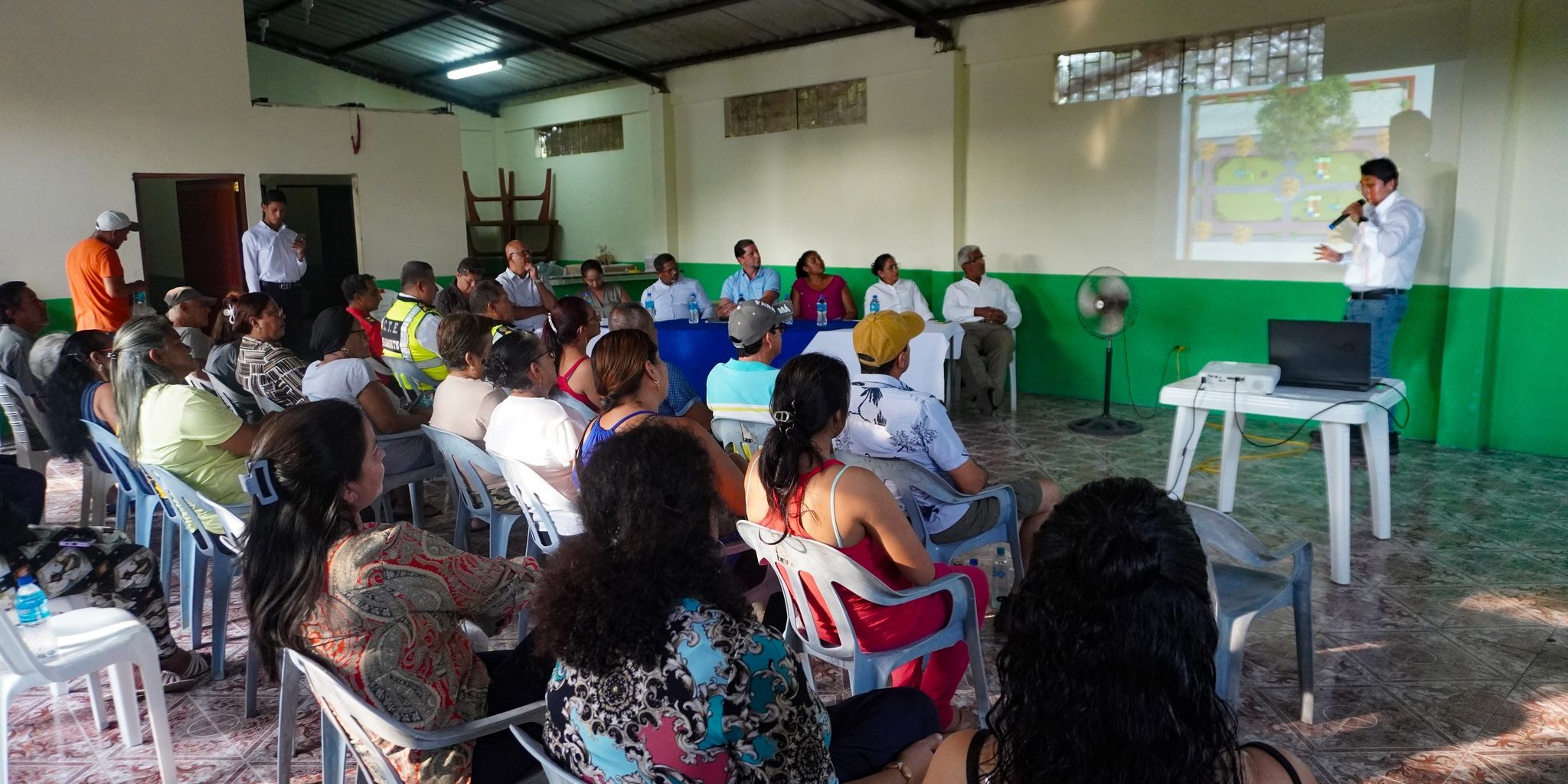 SOCIALIZACIÓN DE LA CONSTRUCCIÓN DEL ÁREA RECREATIVA DE LA CDLA. SAMANES, FASE 1 4